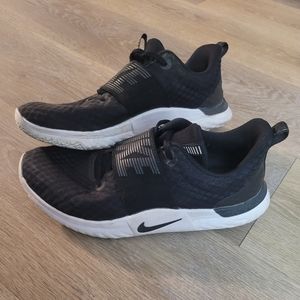Nike TR9